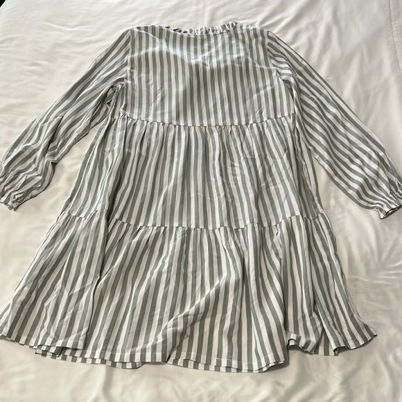 dip Sage/White Striped Tiered Oversized Dress - Picture 2 of 4